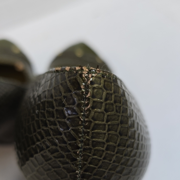 Qupid Olive and Gold Textured Heels - Picture 5 of 7